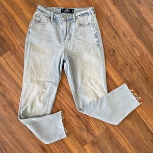 Light Wash Ultra High Rise Mom Jean - Hollister Vintage Stretch